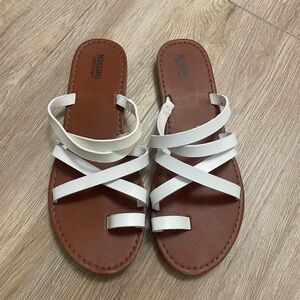 Size Woman’s 7 - White Mossimo Sandals